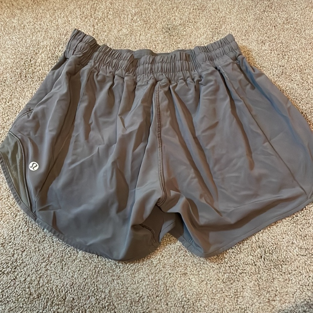 Lululemon hunter green hotty hot 4” shorts - size 4 - Picture 2 of 3